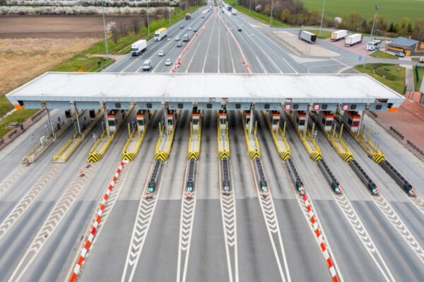 Сусідня країна хоче підвищити плату за проїзд дорогами на 40 відсотків. Перевізники не заперечують